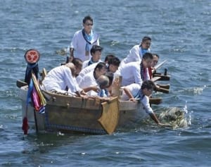無病息災願い「お馬流し」　横浜・本牧神社