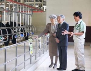 重い務め思いはせ　陛下「お気持ち」表明