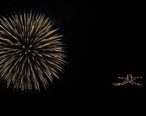 夏の夜彩る競演　大文字焼