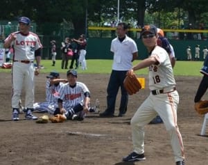 往年のスター野球選手が指導　秦野、小中学生が参加