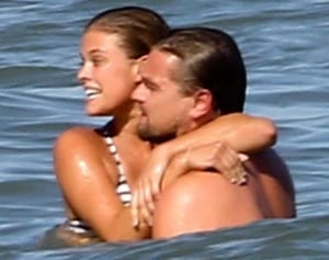 レオナルド・ディカプリオが衝突事故――同乗者は恋人モデル