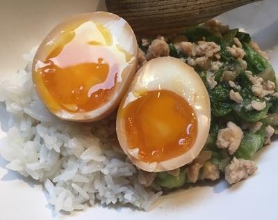 第90飯「半熟漬け卵からのレタス丼」
