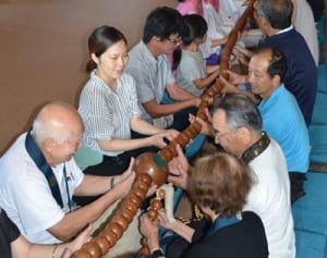 子どもの成長願い　大宝寺で百万遍念仏