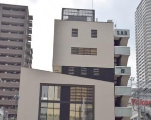 武蔵小杉に巨大ロボット出現？　新ビル、早くも名所に