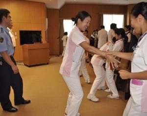 不審者侵入備え　医師や看護師らが護身術学ぶ