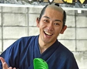 誰かの明日を笑顔に　まげひらさん（ちょんまげ系アーティスト）