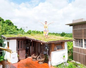 たったひとりで自分の家を建てた31歳女性、その破天荒な人生