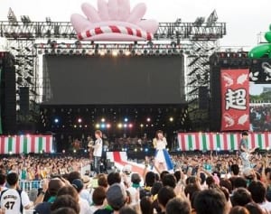 いきものががり　出身・厚木でライブ