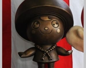 「クルリン」銅像を寄贈　伊勢原