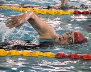 95歳スイマーさらに高みへ　マスターズ日本記録、石井さん