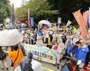 「南スーダン派兵阻止を」　国会前、続く抗議　安保法成立1年