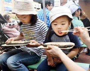 大船渡のサンマ、大船に　復興支援産業祭り