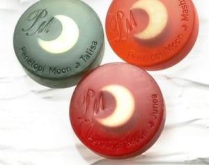 爆買いされてる洗顔石鹸「ペネロピムーン」をご存じ？～松波利佳の1分通販～