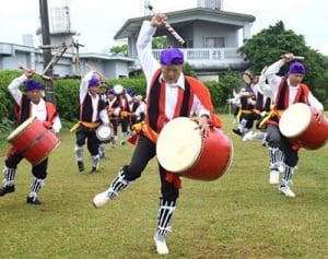 平均62歳の嘉手苅エイサー　青年会復活に願い込め