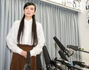 ベッキー“セミヌード”披露で集まる有名人の「意外な応援」