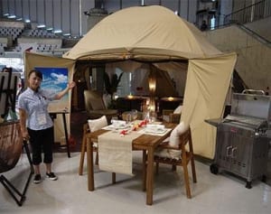 テント内、快適環境　グランピング11月発売 食事は専用シェフ提供