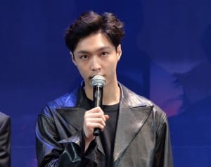 EXOレイ 空港で失神、睡眠不足が原因と事務所発表