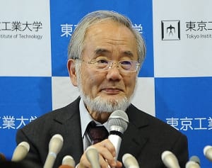 ノーベル賞・大隅良典さん 結婚45年妻に贈った感謝のバラ