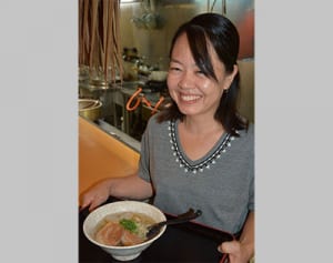 笑顔広がる県民食　きょう「沖縄そばの日」