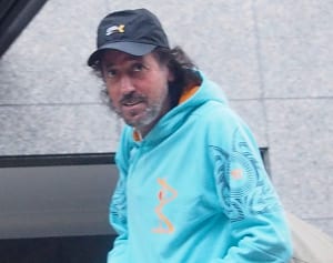 ラモス瑠偉　新妻への弁明30分！アラフォーOLと“車中不倫キス”