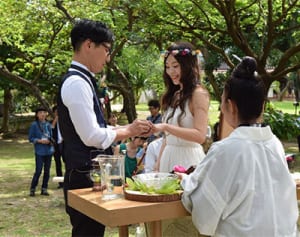 自然の中で愛誓う　石垣伝統挙式を商品化