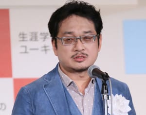 やくみつる語る 「ワイドショーMCに必要なのは“毒使い”の才」