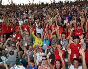 「わったーウチナーンチュ」　県人大会開会式に世界から1万3587人