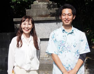 直木賞作家、沖縄ルーツ訪ねる　朝井まかてさん