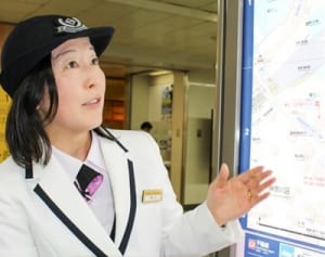 地下鉄駅にアテンダント　新横浜・桜木町で観光案内