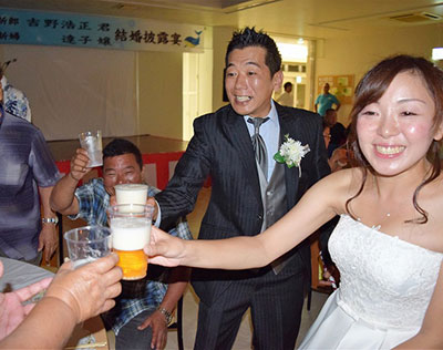 出会いも結婚も渡嘉敷　島で６年ぶり披露宴
