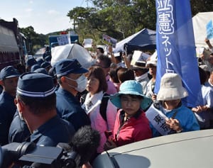 「活動 地元で伝える」　全国議員ネット、高江訪問