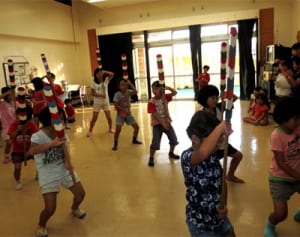 “島エジソン”上演へ　ミーカガン考案の玉城描く