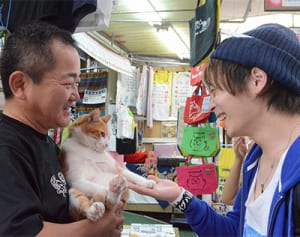 「言葉の壁ニャイから」ネコ店長みーちゃん国際的人気