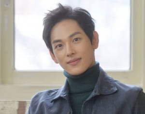 ZE:A シワン、来年1月に専属契約が満了…事務所側「本人と協議中」