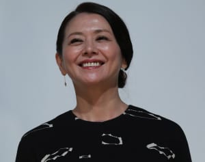 「声がすてき」小泉今日子が語る俳優・村上虹郎の魅力