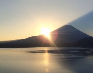 末広がりの「酉」で金運アップ！幸運呼び込む年賀状の書き方