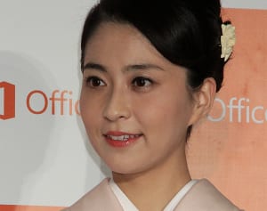 小林麻央“がん治療中断”にあった手術以来初の家族旅行計画