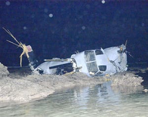 オスプレイ墜落　名護東沿岸、夜間訓練中 乗員5人、2人けが