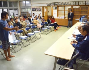 防衛局、不安に答えず　「調査中」に住民不信　オスプレイ墜落　沖縄県名護市安部区説明会