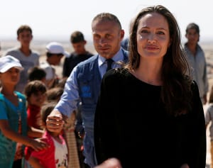 アンジー“ブラピの呪縛”解いた6人の子供と摂食障害治療