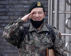 SUPER JUNIOR シンドンが兵役を終え除隊！