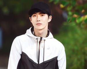 EXO スホ主演ドラマ「宇宙の星が」撮影現場スチールが公開