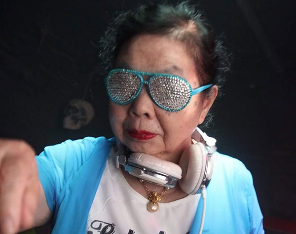 81歳の現役女性DJから“心の疲れ”抱える人へアドバイス