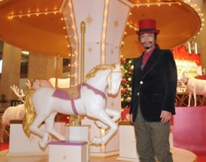 馬で夢を与える系譜　横浜、伝説の騎手のひ孫がメリーゴーラウンド製作