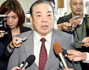 ”本人否定” 安慶田副知事、口利きか＝2015年教員採用試験