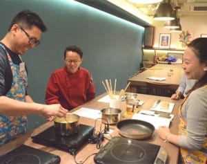 観光客に好評！沖縄食材で料理体験ができる、市場近くにスタジオオープン