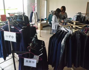 学ラン1,000円、体操着は300円！”リユース制服”で初の試着会