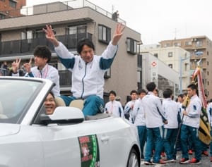 3連覇の喜び分かち合い　相模原で青山学院大陸上競技部がパレード