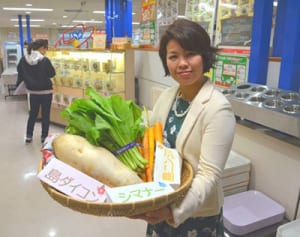 学食で好評！大学生と講師が考案”沖縄島野菜レシピ”