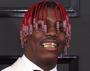 ラップ界の新星リル・ヨッティ、400万円かけて歯を虹色に